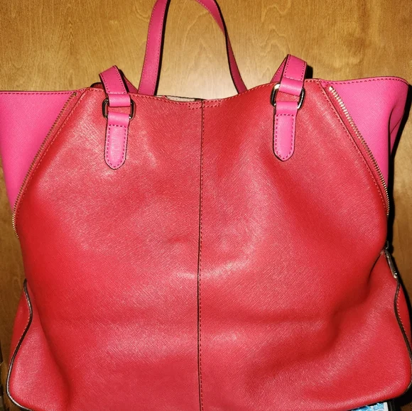 DKNY Magenta Saffiano Leather Large Side Zipper Tote and matching wallet - Picture 5 of 12